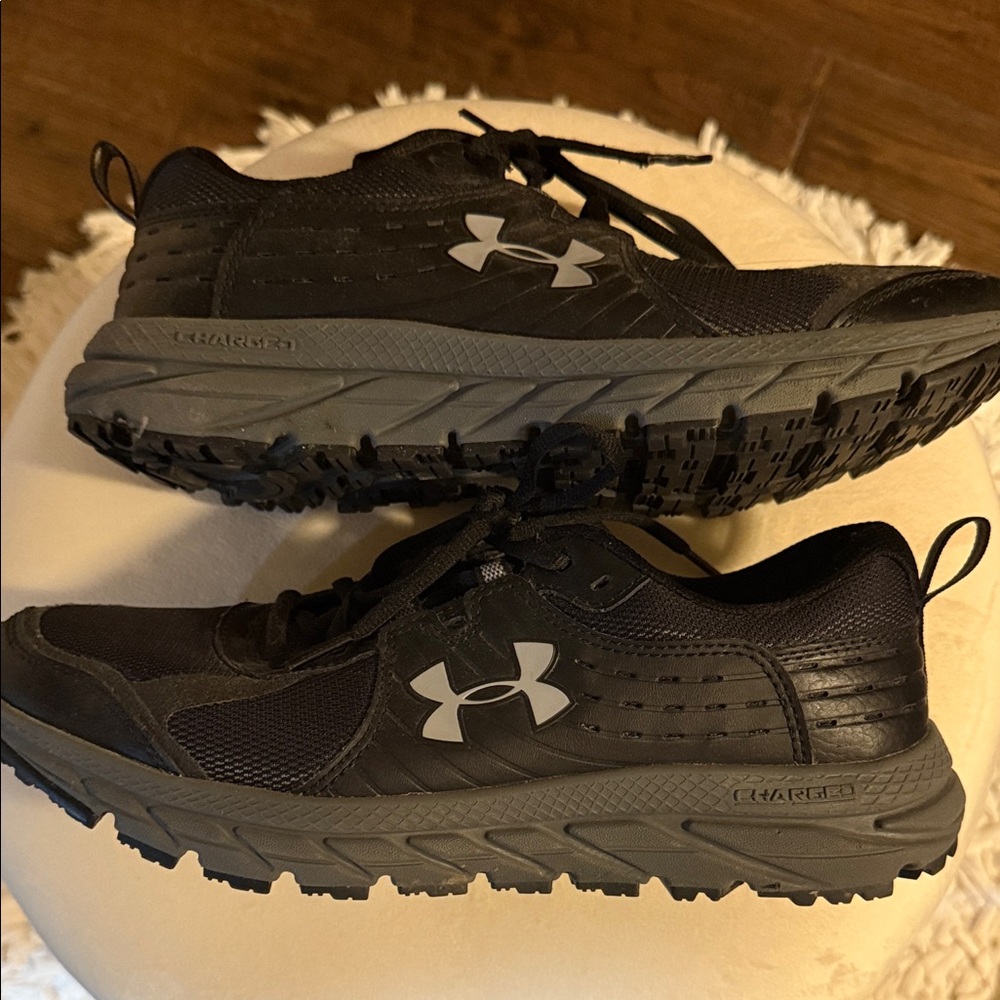 Under Armour Men's Black and Gray Athletic Shoes
